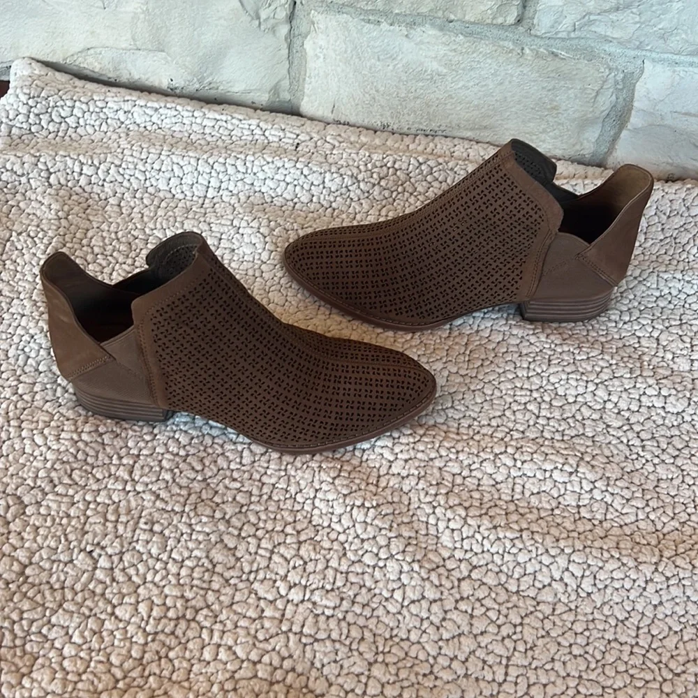 Vince Camuto ankle boot